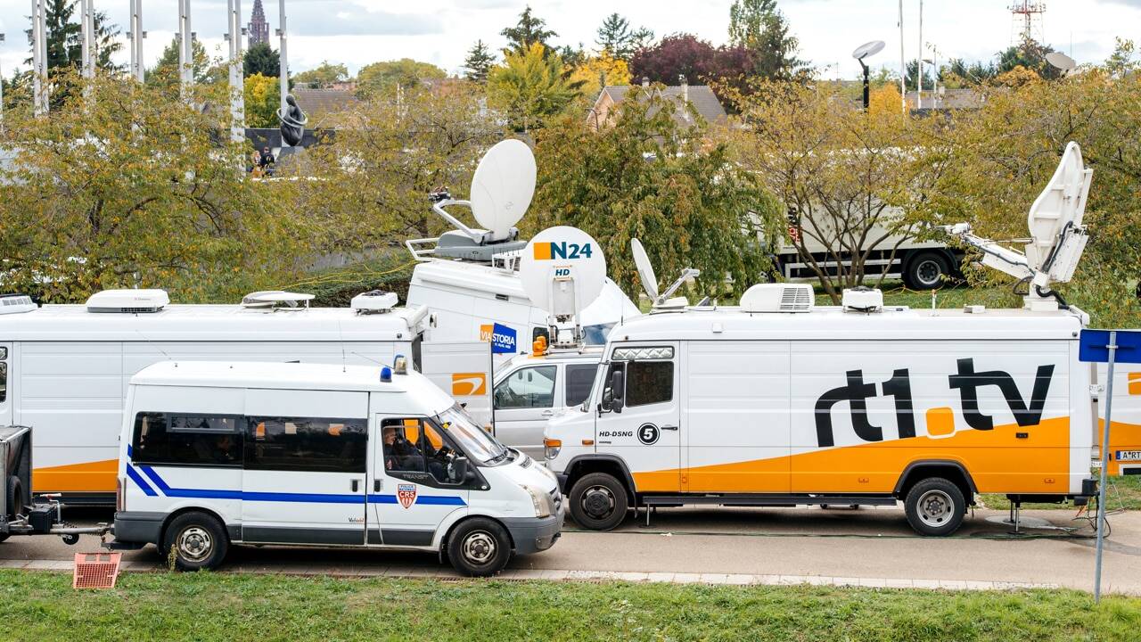 Broadcast High Quality Video and Audio Over Long Distance With RFoF